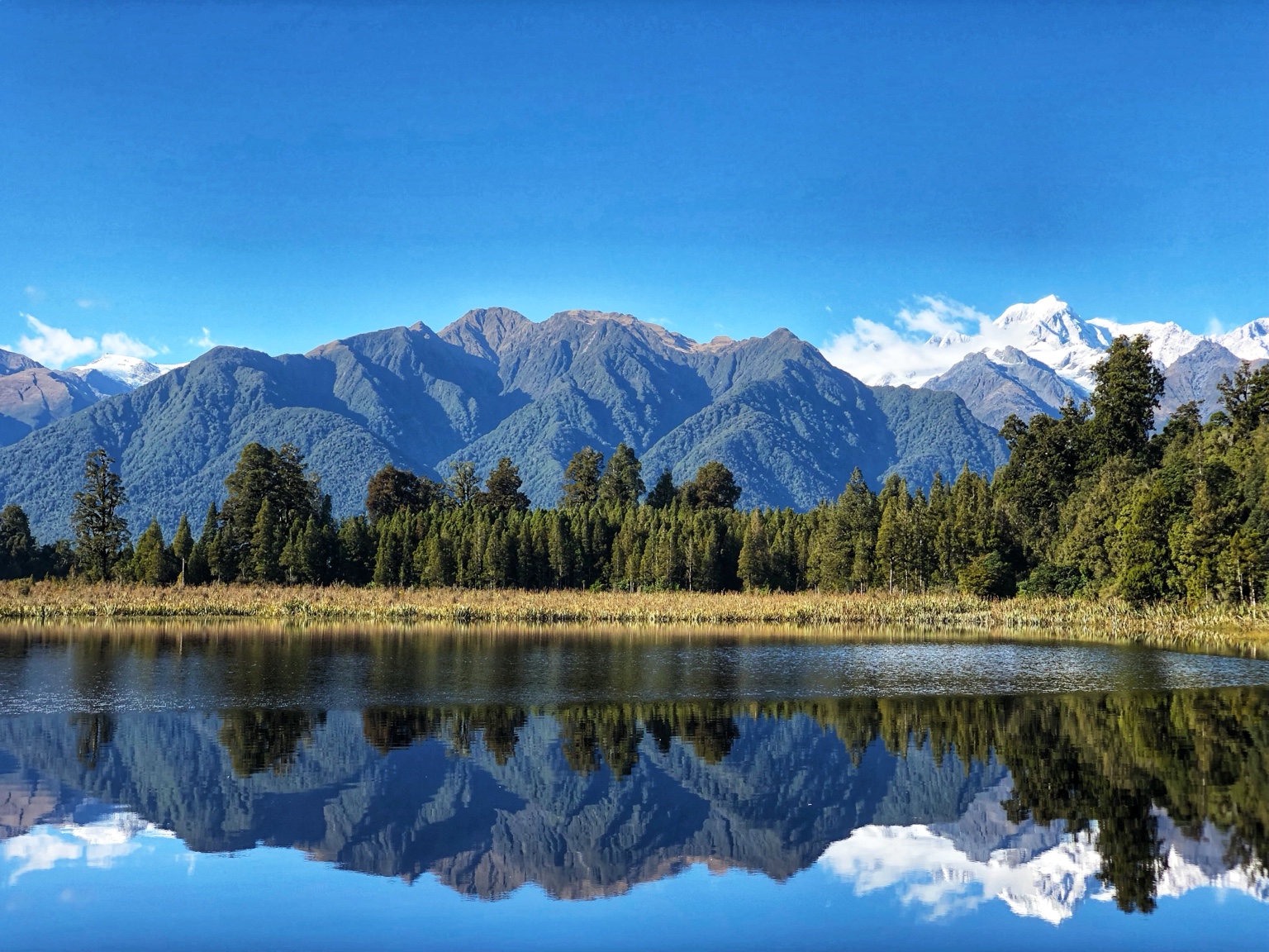 Mountains reflected in a New Zealand lake